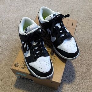 Nike Classic Black and White Low-Tops
